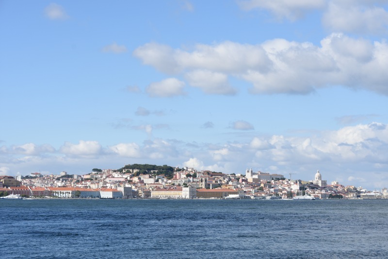 対岸のリスボン風景2 in Portugal Cacihas